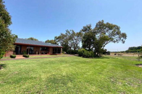 Jacaranda Wey B & B - Travel Agents 2