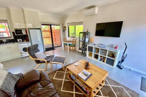 Jacaranda Wey B & B - Travel Agents 5