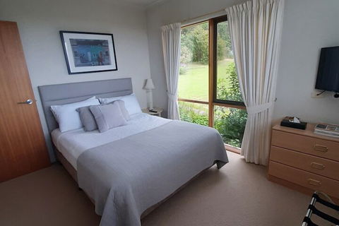 Jackson's Dromana - Tourism Guide 6