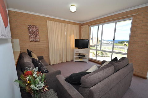 Unit 1 Countess Court - Cruises Travel 3