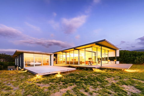 Cloudy Bay Beach House - Cruises Travel 0