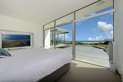 Cloudy Bay Beach House - Cruises Travel 6