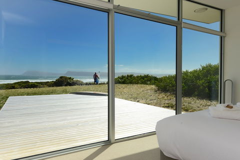 Cloudy Bay Beach House - Cruises Travel 3
