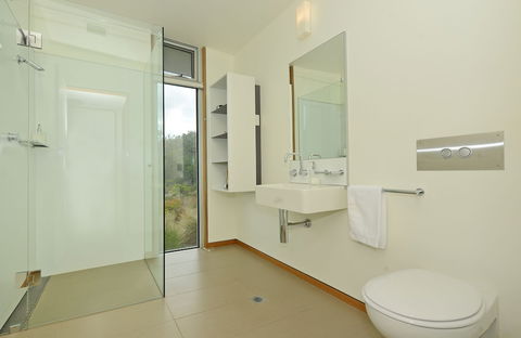 Cloudy Bay Beach House - Cruises Travel 5