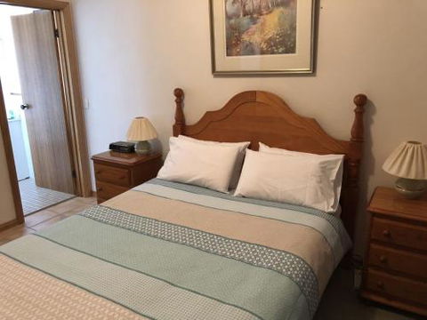 Unit 2 Ballingalla Apartments - Tourism Guide 4