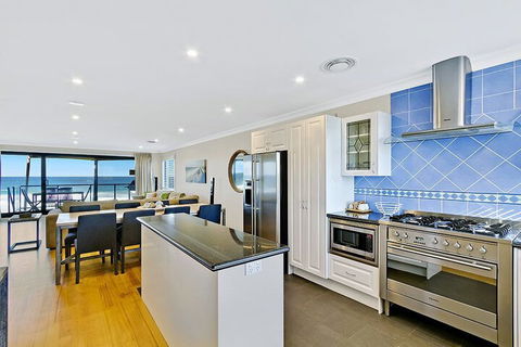 Beachfront Luxury - Tourism Guide 7