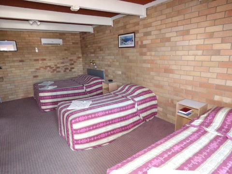Red Chief Motel - Tourism Guide 4