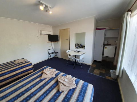 Red Chief Motel - Tourism Guide 5