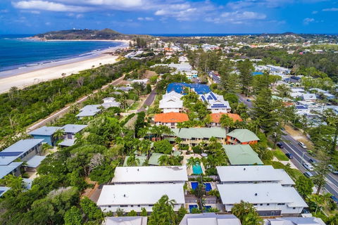 A PERFECT STAY - KoKo's Beach Houses 1 And 2 - Cruises Travel 2