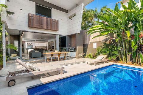 A PERFECT STAY - KoKo's Beach Houses 1 And 2 - Cruises Travel 6