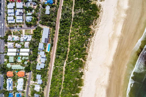 A PERFECT STAY - KoKo's Beach Houses 1 And 2 - Cruises Travel 4