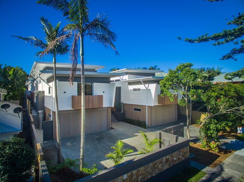 A PERFECT STAY - KoKo's Beach Houses 1 And 2 - Cruises Travel 3