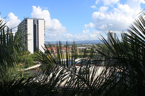 BUNK Backpackers Surfers Paradise - Hostel - Cruises Travel 1