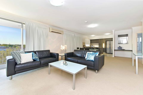 On The Bay Apartments - Travel Search 1