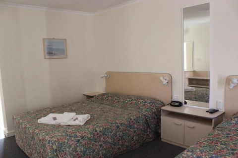 Mid Coast Motor Inn - Cruises Travel 3