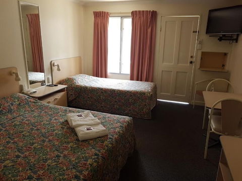 Mid Coast Motor Inn - Cruises Travel 1