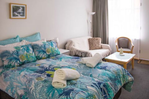 Bay Beauty Studios - Tourism Guide 0
