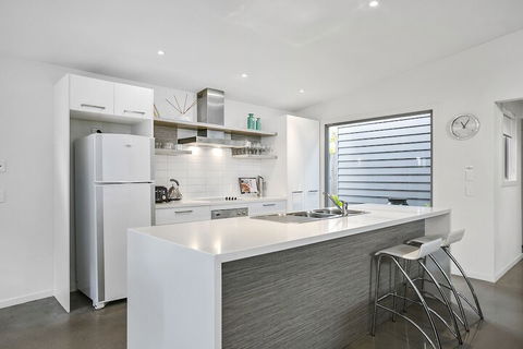 Living The Beach Dream - Rejuvenate Stays - Travel Agents 4