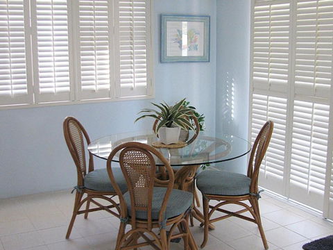 Toowoon Beach View 3br Villa 4 Just Steps To Beach With Views - Tourism Guide 3