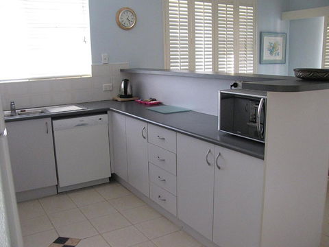 Toowoon Beach View 3br Villa 4 Just Steps To Beach With Views - Tourism Guide 5