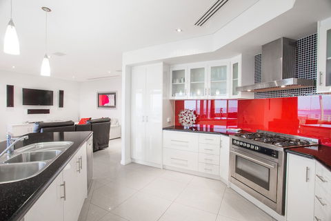 Spinnakers By Rockingham Apartments - Tourism Guide 6