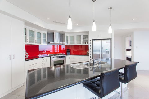 Spinnakers By Rockingham Apartments - Tourism Guide 3