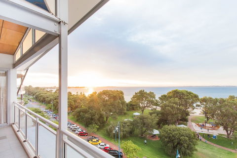 Spinnakers By Rockingham Apartments - Tourism Guide 5