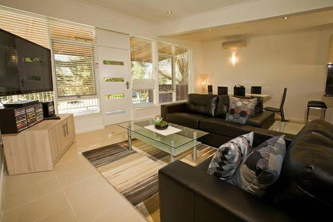 Beach House Apartments - Travel Agents 3