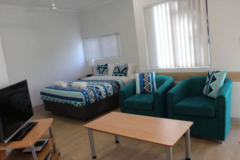 Mandurah Ocean Marina Chalets - Cruises Travel 3