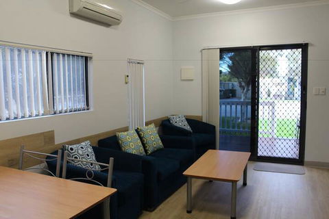 Mandurah Ocean Marina Chalets - Cruises Travel 4