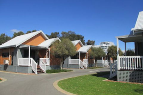 Mandurah Ocean Marina Chalets - Cruises Travel 0