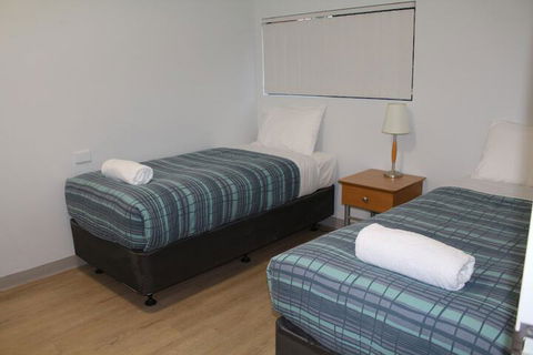 Mandurah Ocean Marina Chalets - Cruises Travel 7