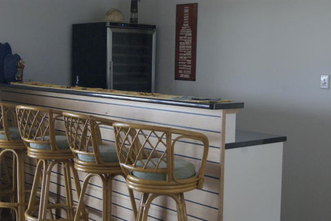 Taits Place Vineyard B & B - Tourism Guide 6