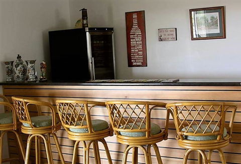 Taits Place Vineyard B & B - Tourism Guide 3