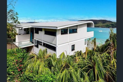 Waves 08 - Apartments - Travel Search 1