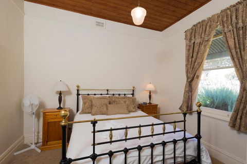 Abaleen House - Travel Search 2