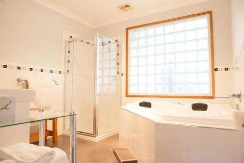 Bluebird Cottage - Tourism Guide 6