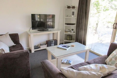 Angaston Mews Apartments - Travel Agents 7