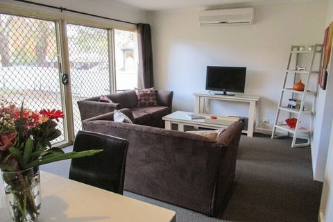 Angaston Mews Apartments - Travel Agents 4