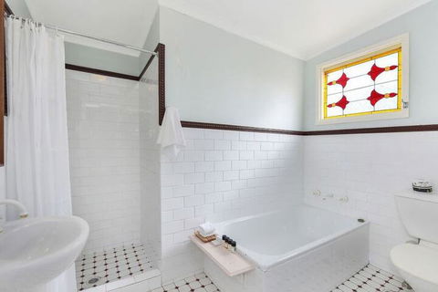 Hotel Etico At Mount Victoria Manor - Travel Search 3