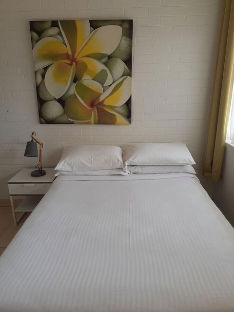 Belmont Palms Motel - Travel Search 5