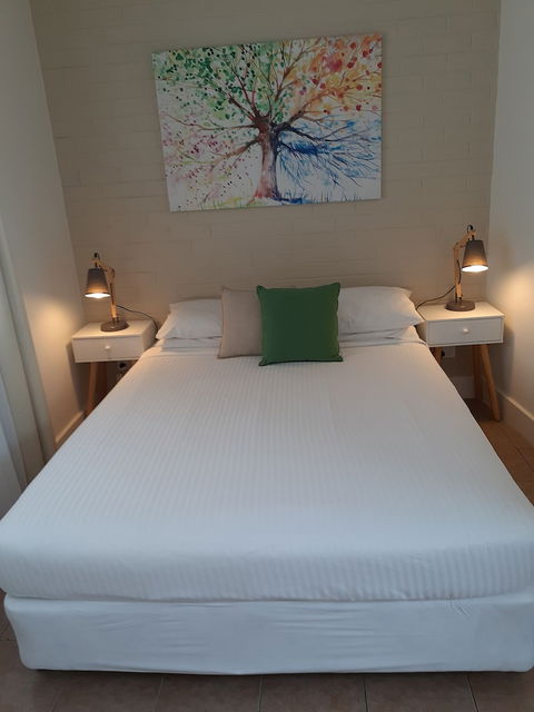 Belmont Palms Motel - Travel Search 3