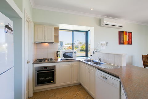 Seahaven Villas By Rockingham Apartments - Tourism Guide 4
