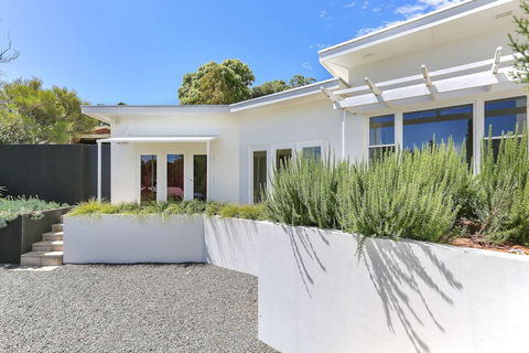 Barossa White House - Tourism Guide 0