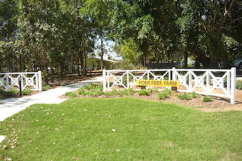 Honeybee Country Accommodation - Tourism Guide 1