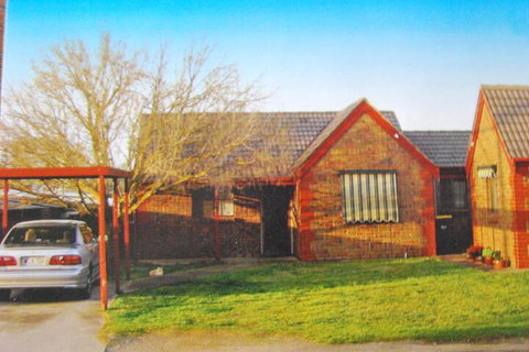 Maple Tree Cottage - Travel Agents 1