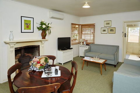 Lochinver Farm Homestead & Cottages - Cruises Travel 2