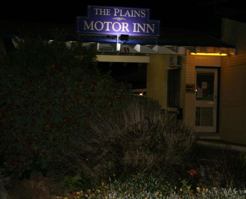 The Plains Motor Inn - Tourism Guide 1