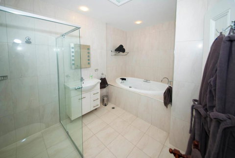 Yankalilla Bay Homestead - Tourism Guide 1