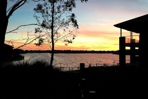 Deluxe Lake View House - Travel Search 3